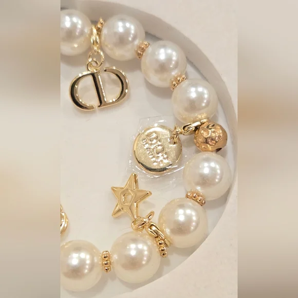 Dior Beauty Bracelet with 5 Removable Mini Charms - Picture 3 of 13
